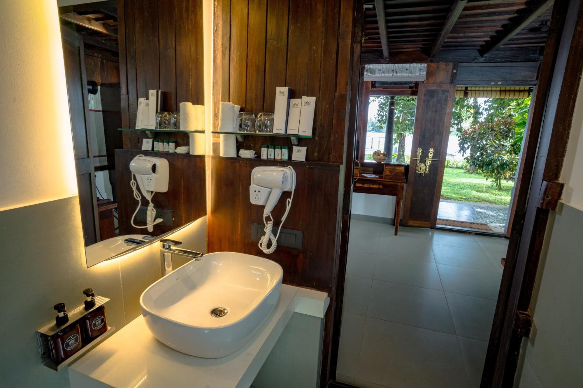 Vedic Village Retreat Kodungallur Kochi Bilik gambar